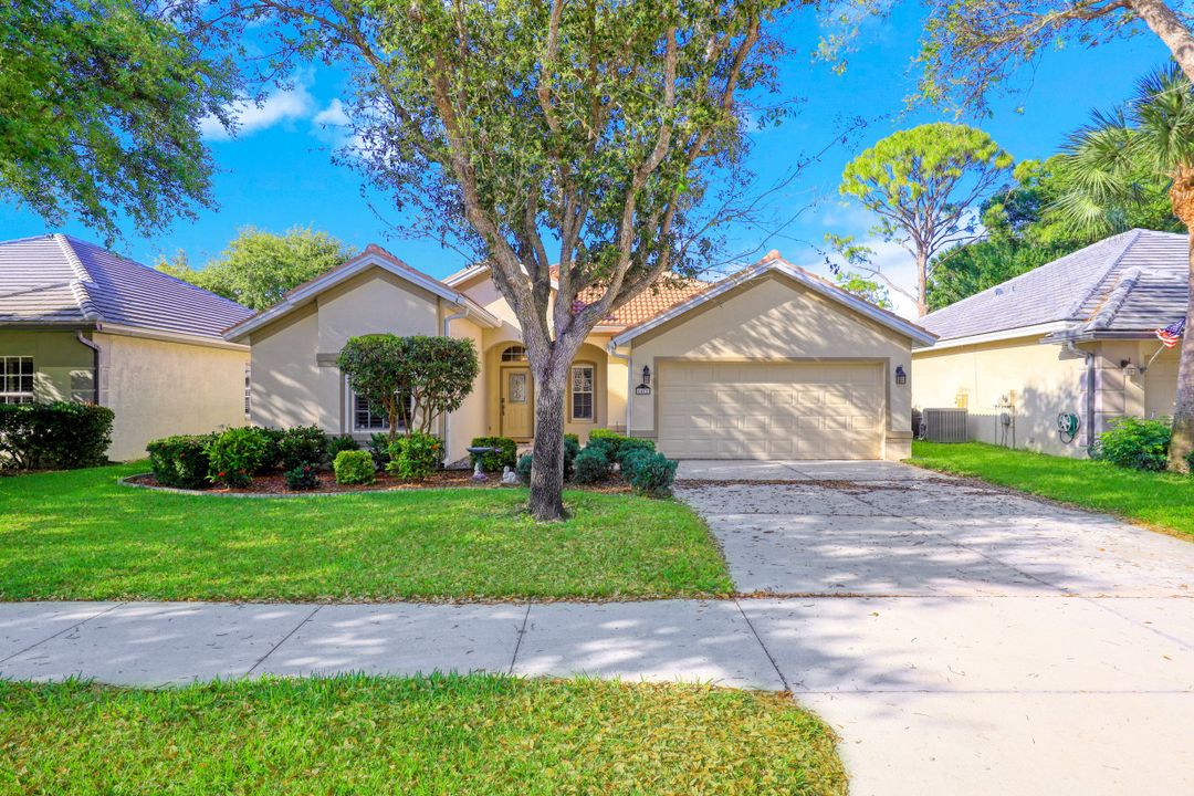 6472 Autumn Woods Blvd, Naples, FL 34109