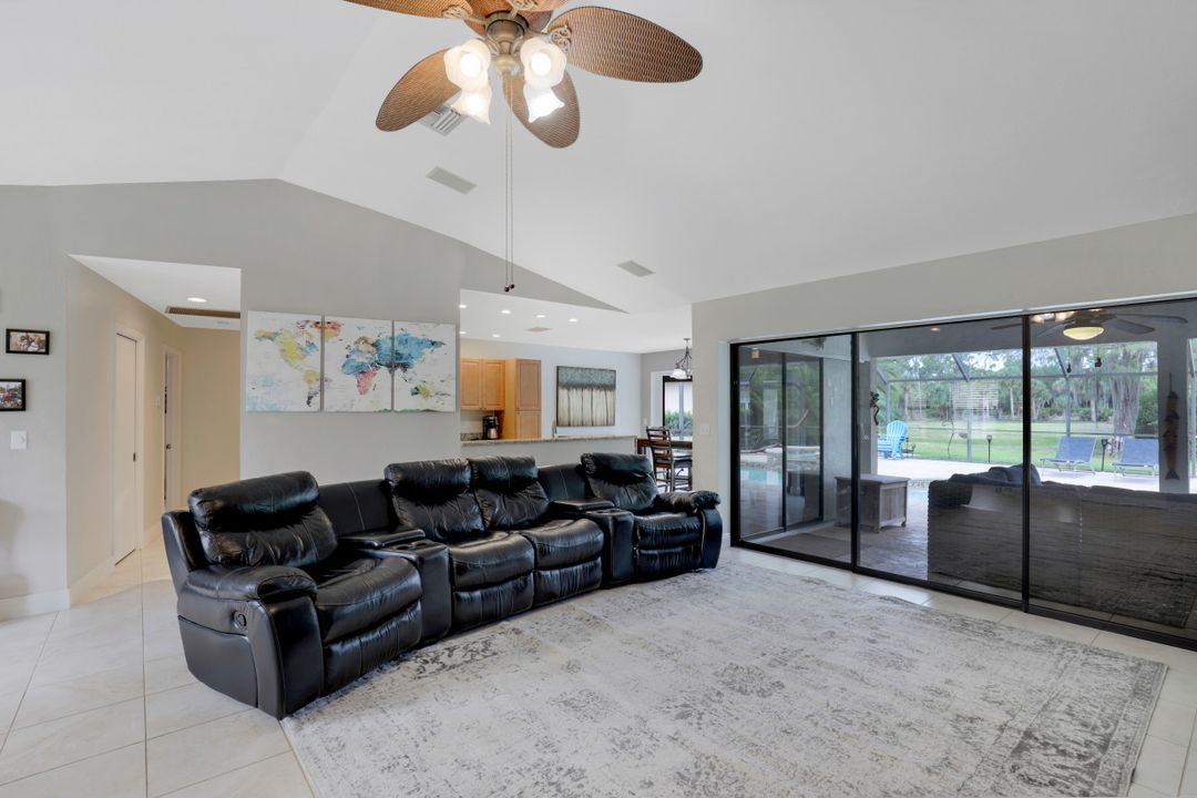 1941 Oakes Blvd, Naples, FL 34119