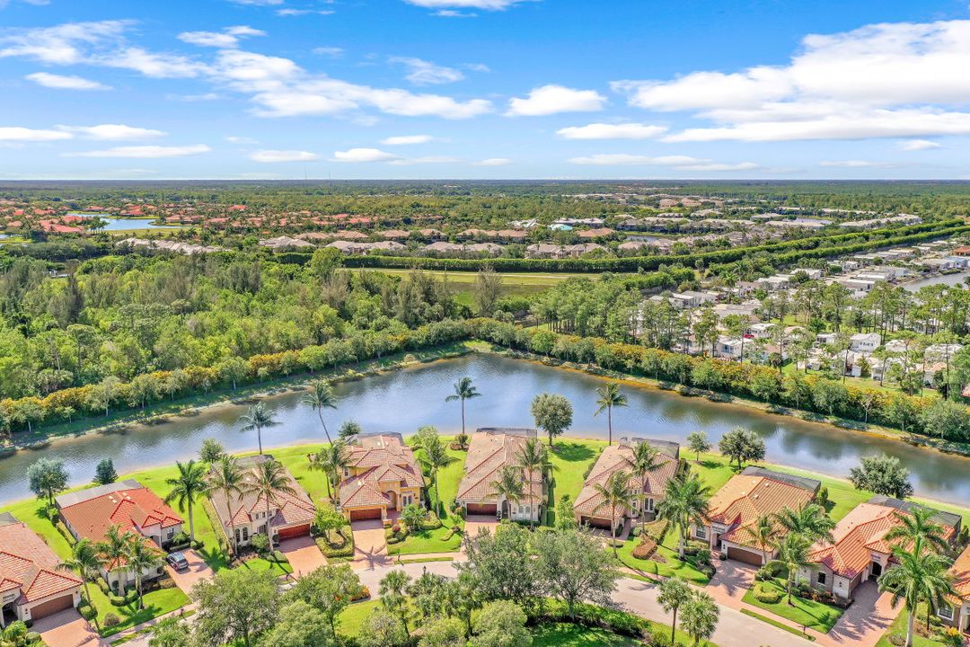 3086 Aviamar Cir, Naples, FL 34114