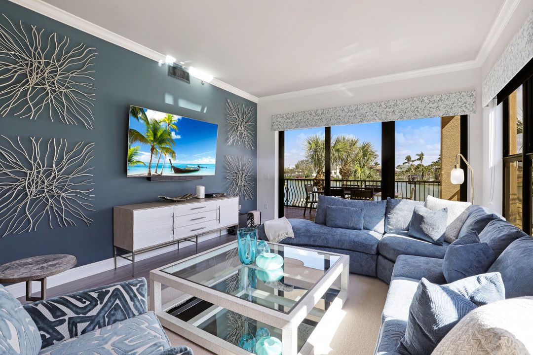 10620 Gulf Shore Dr  #203, Naples, FL 34108