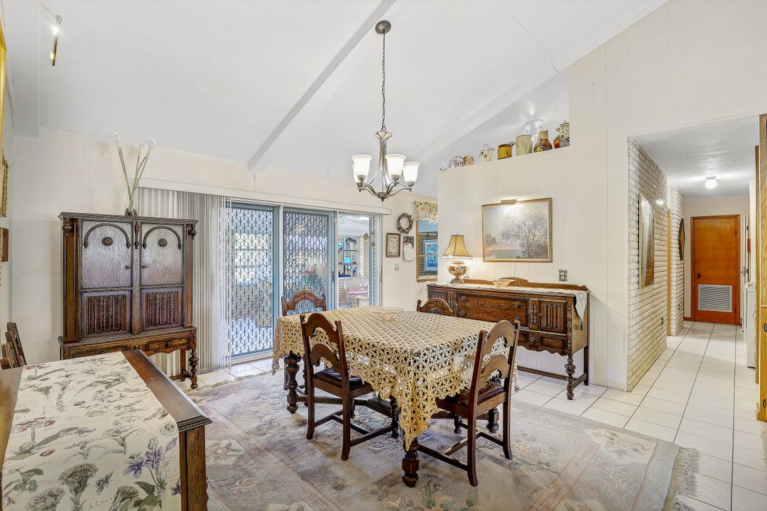 10442 Vanderbilt Dr, Naples, FL 34108