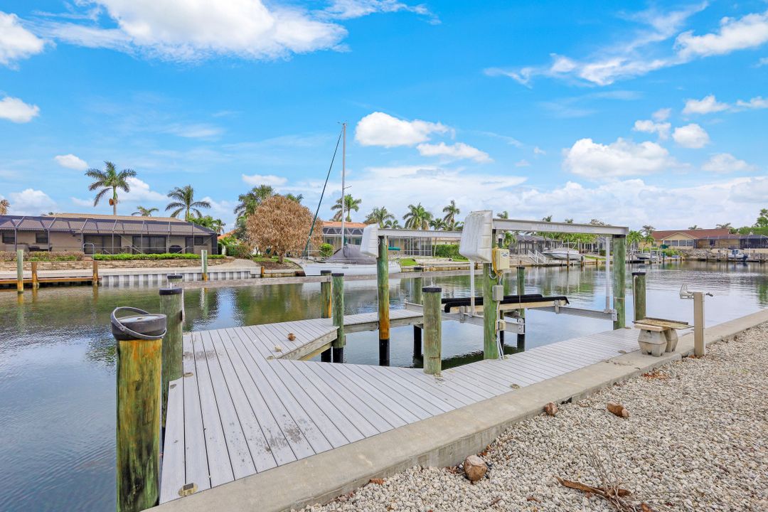 827 Chestnut Ct, Marco Island, FL 34145