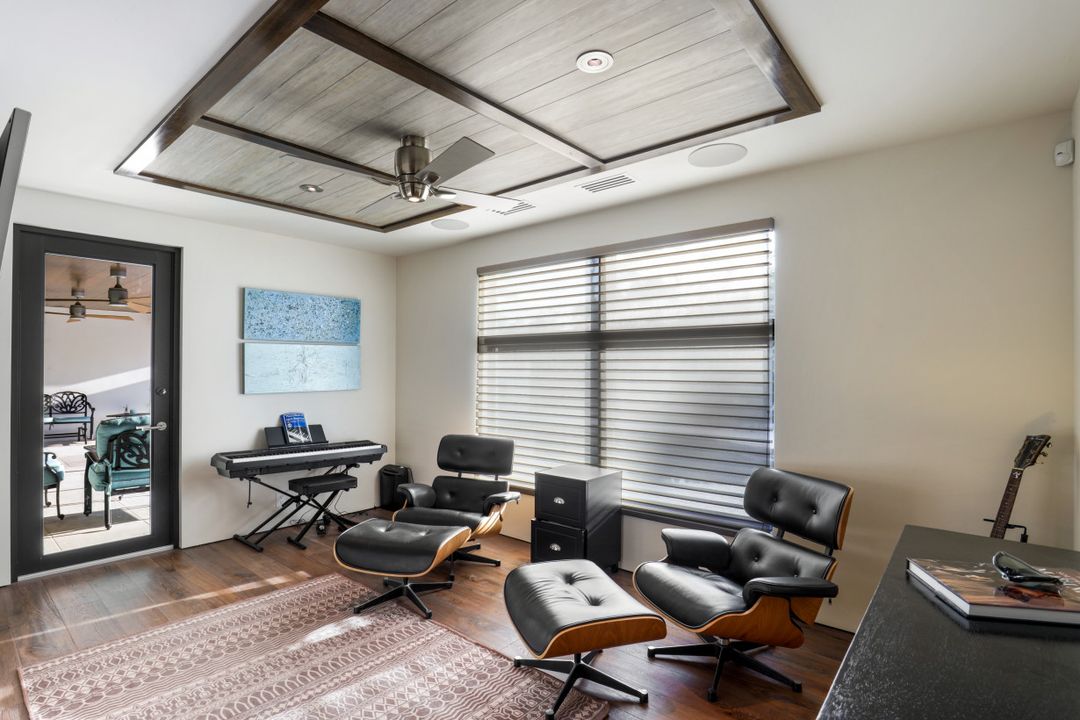 615 Carica Rd, Naples, FL 34108