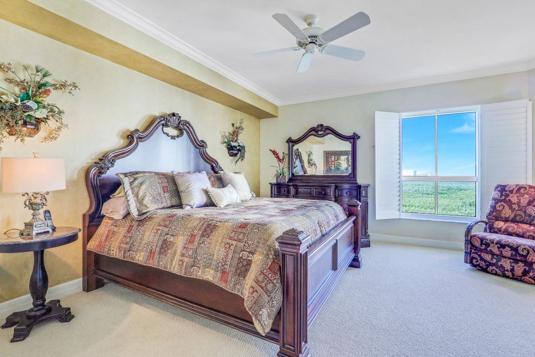 295 Grande Way #905, Naples, FL 34110