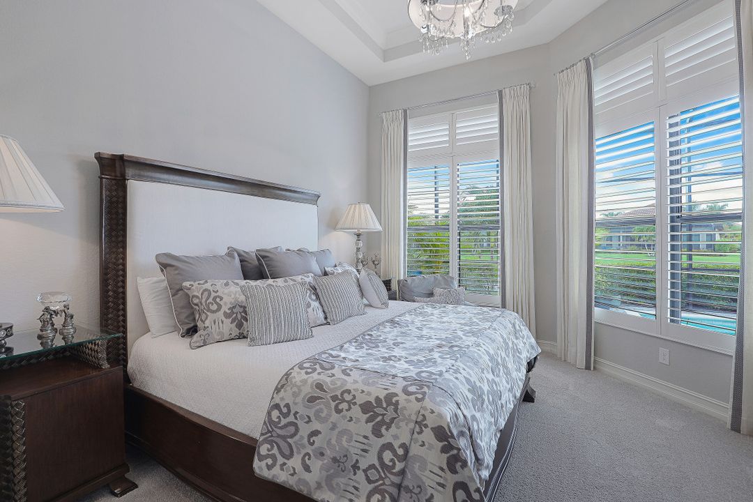 7450 Lantana Cir, Naples, FL 34119