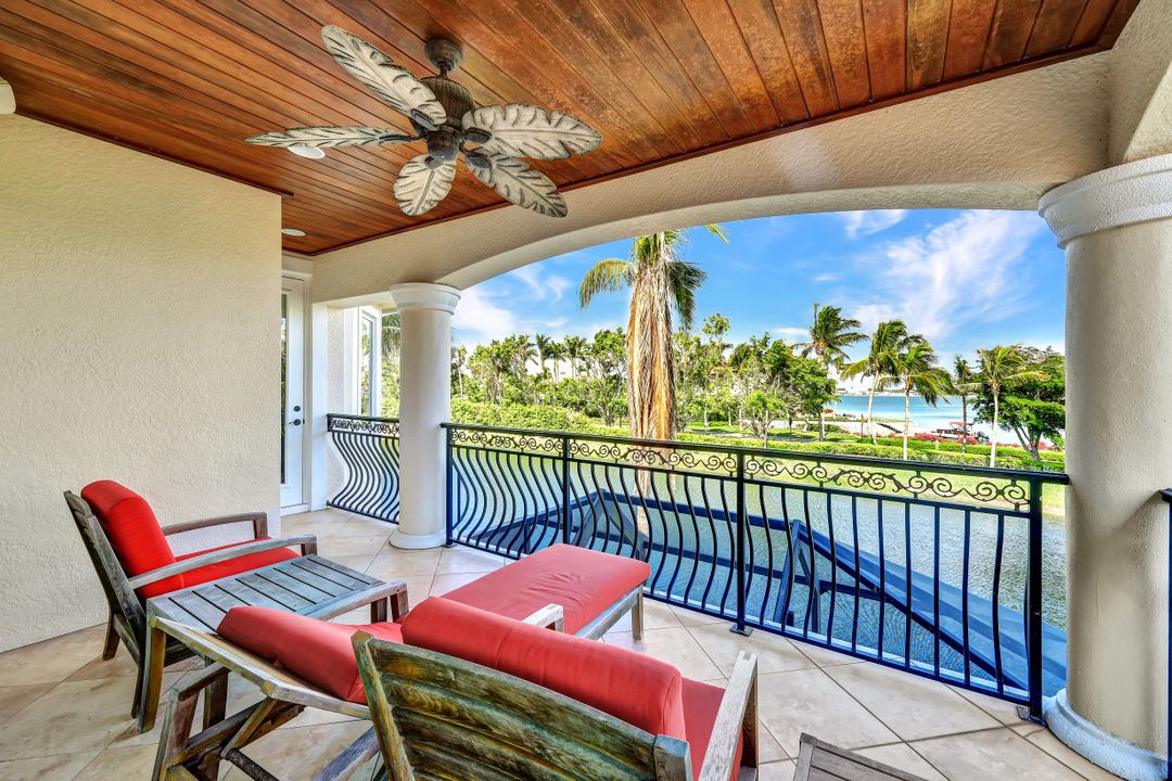 18020 Via Bellamare Ln, Miromar Lakes, FL 33913