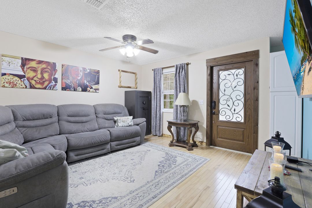 3611 8th Ave SE, Naples, FL 34117