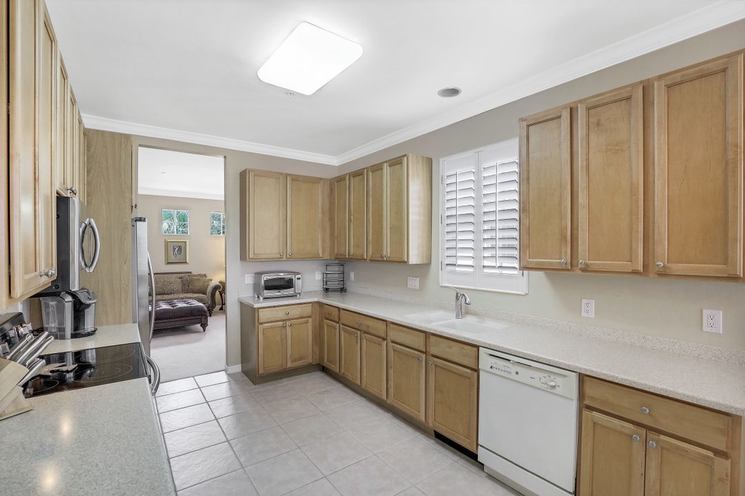 7060 Bay Woods Lake Ct #201, Fort Myers, FL 33908