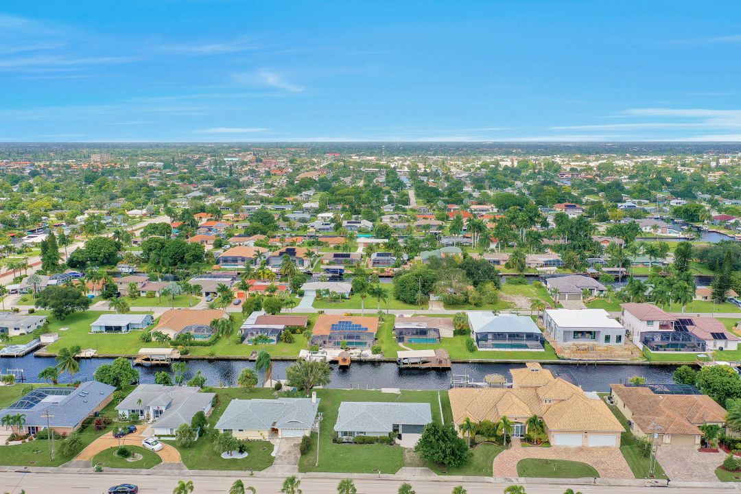 825 Lucerne Pkwy, Cape Coral, FL 33904