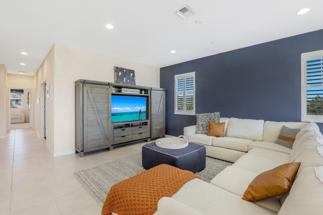 2344 Sheen Ln #305, Naples, FL 34120