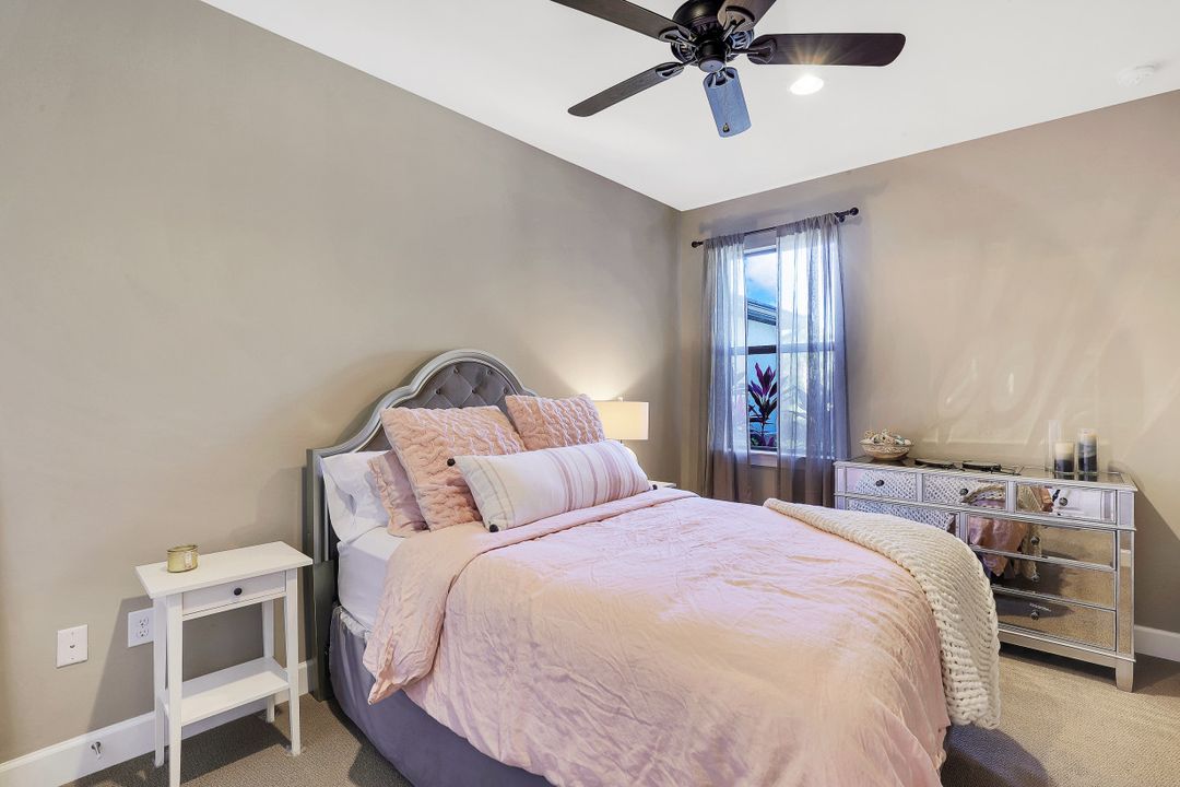 7594 Jacaranda Ln, Naples, FL 34114