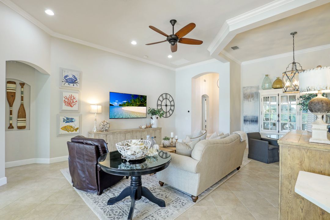 9423 Quarry Dr, Naples, FL 34120