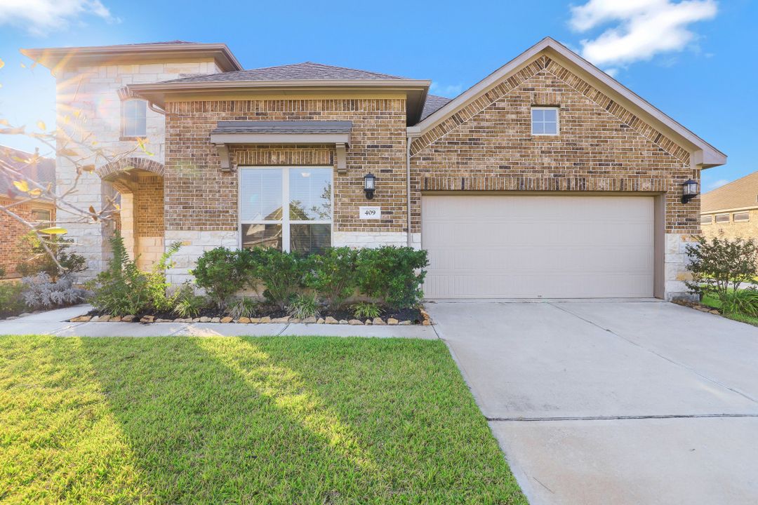 409 Westwood Dr, League City, TX 77573