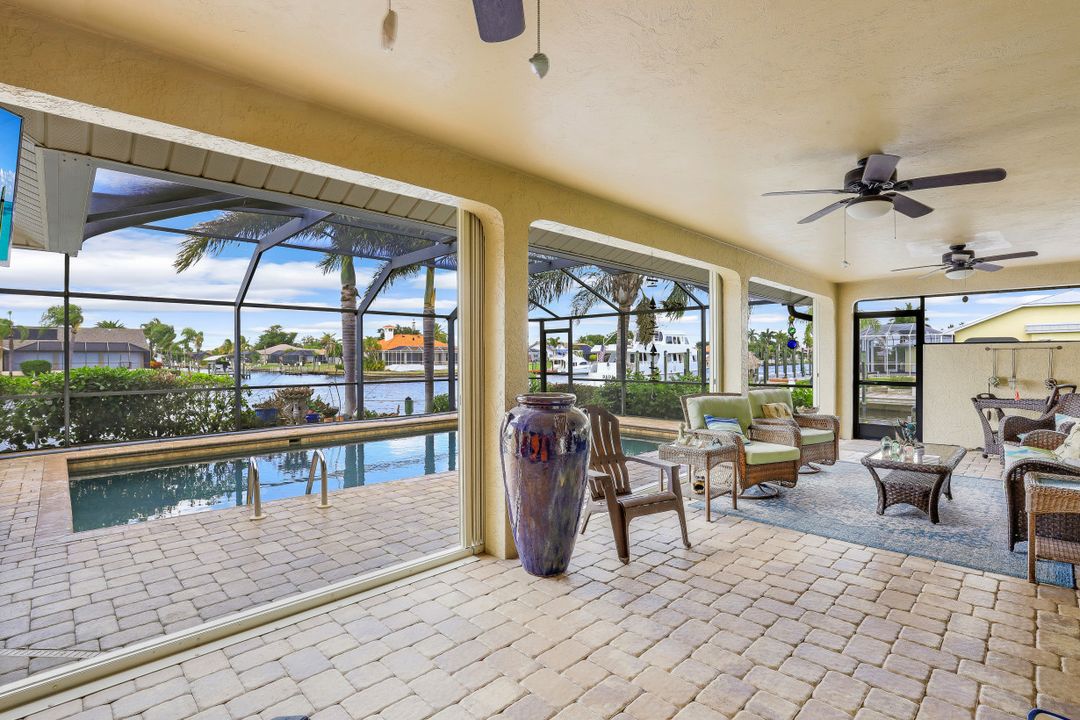 2811 SE 19th Pl, Cape Coral, FL 33904