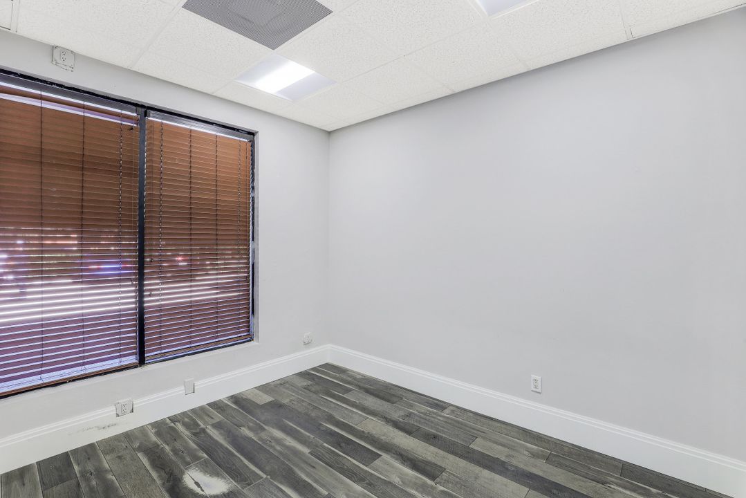 5430 Jaeger Rd, Naples, FL 34109