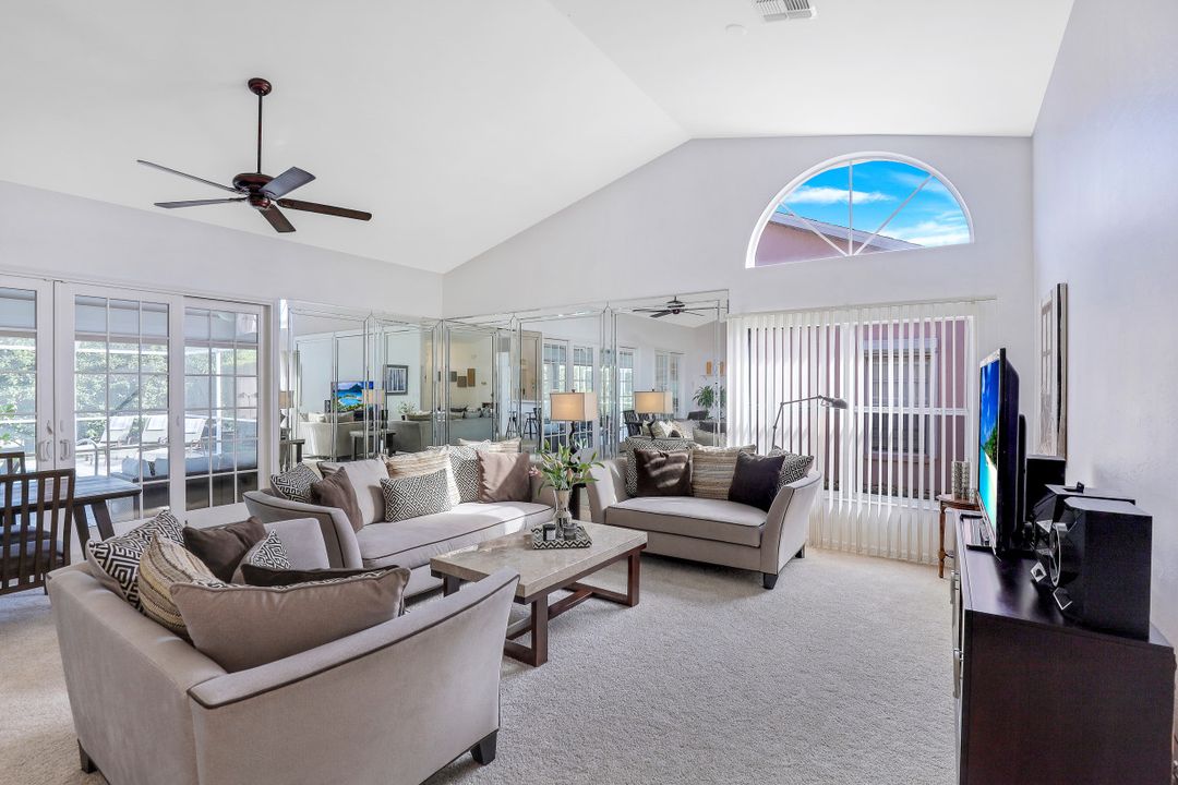 1812 Piccadilly Circus, Naples, FL 34112