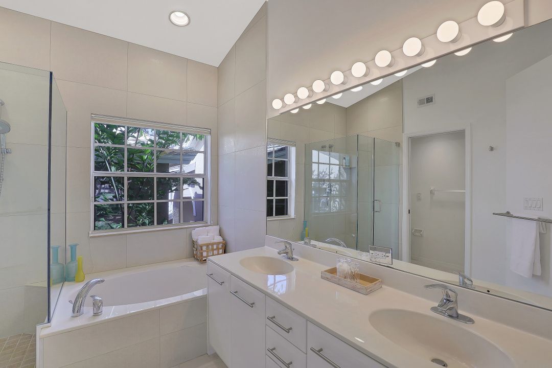 24827 Lakemont Cove Ln #203, Bonita Springs, FL 34134