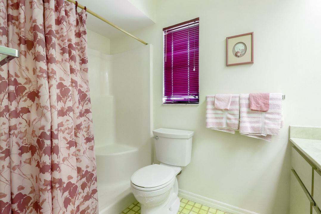 466 Tradewinds Ave, Naples, FL 34108