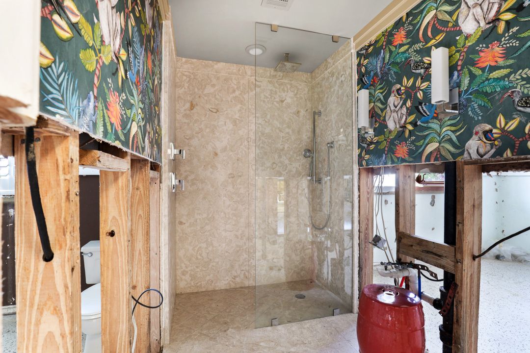 140 2nd Ave S, Naples, FL 34102