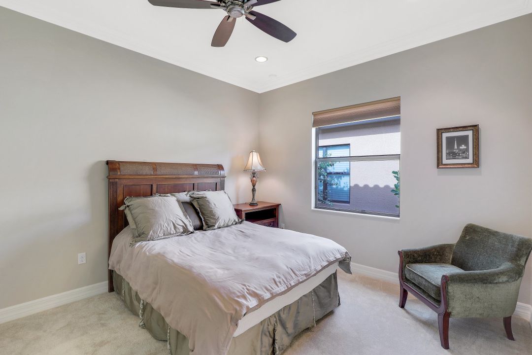 2915 Cinnamon Bay Cir, Naples, FL 34119