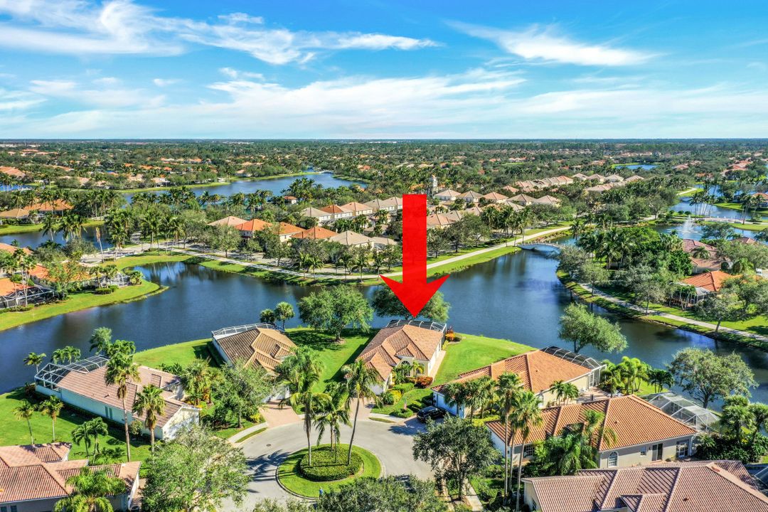 5500 Freeport Ln, Naples, FL 34119