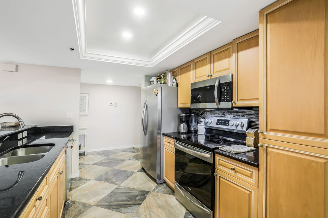 6585 Nicholas Blvd #703, Naples, FL 34108