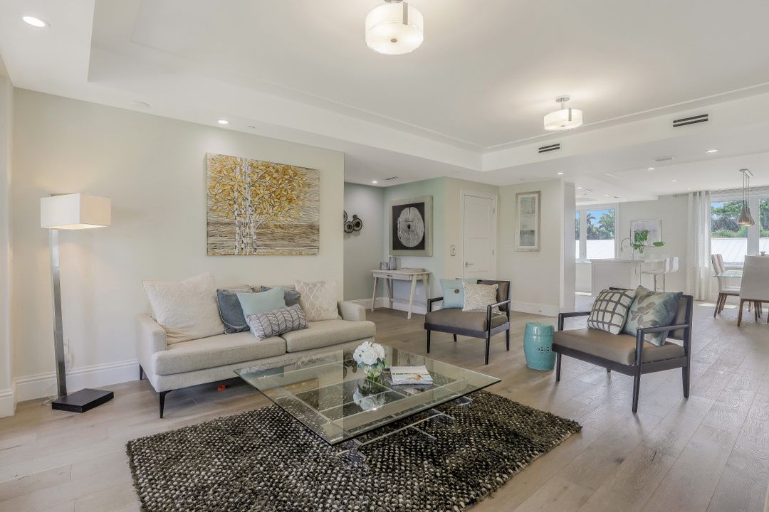 875 9th St S #PH, Naples, FL 34102