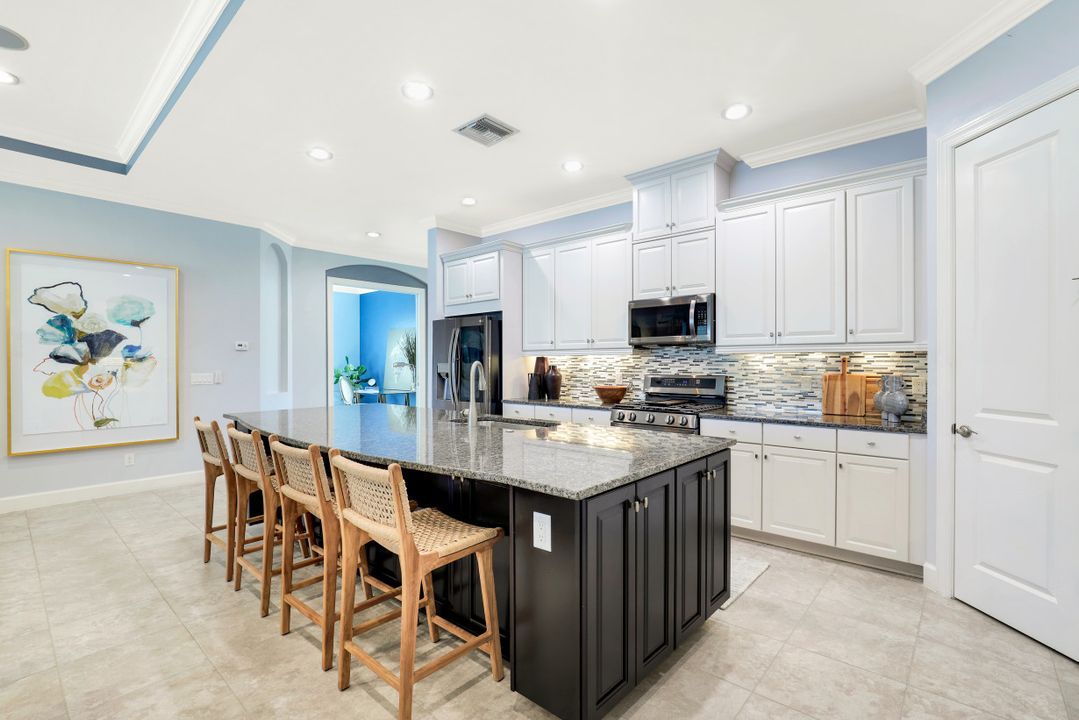 9155 Trivoli Ter, Naples, FL 34119