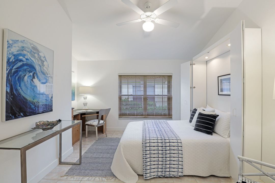 5873 Northridge Dr, Naples, FL 34110