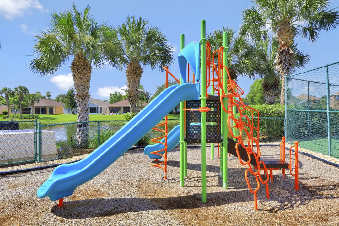 8752 Fawn Ridge Dr, Fort Myers, FL 33912