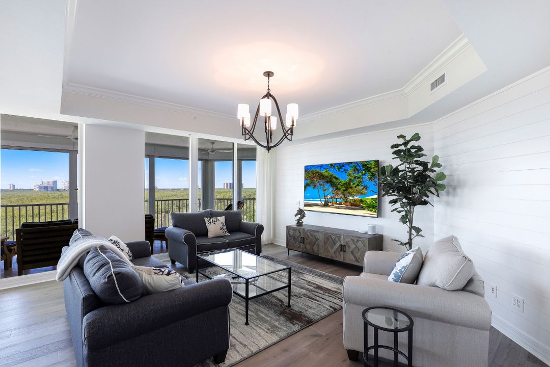 295 Grande Way #404, Naples, FL 34110