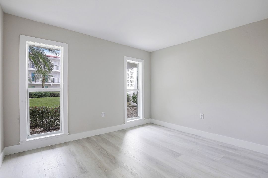 53 High Point Cir W #107, Naples, FL 34103