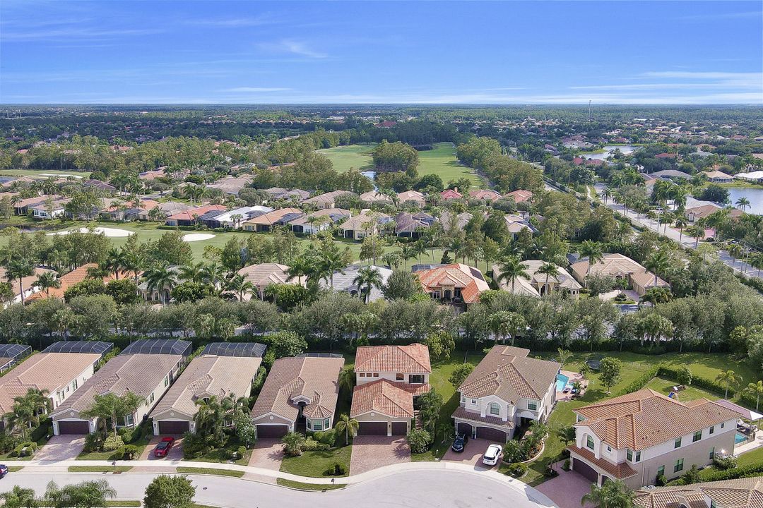 3271 Pacific Dr, Naples, FL 34119