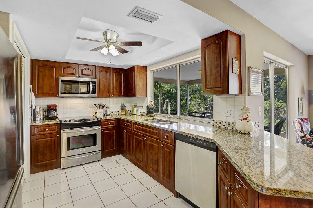 1302 SE 15th St, Cape Coral, FL 33990