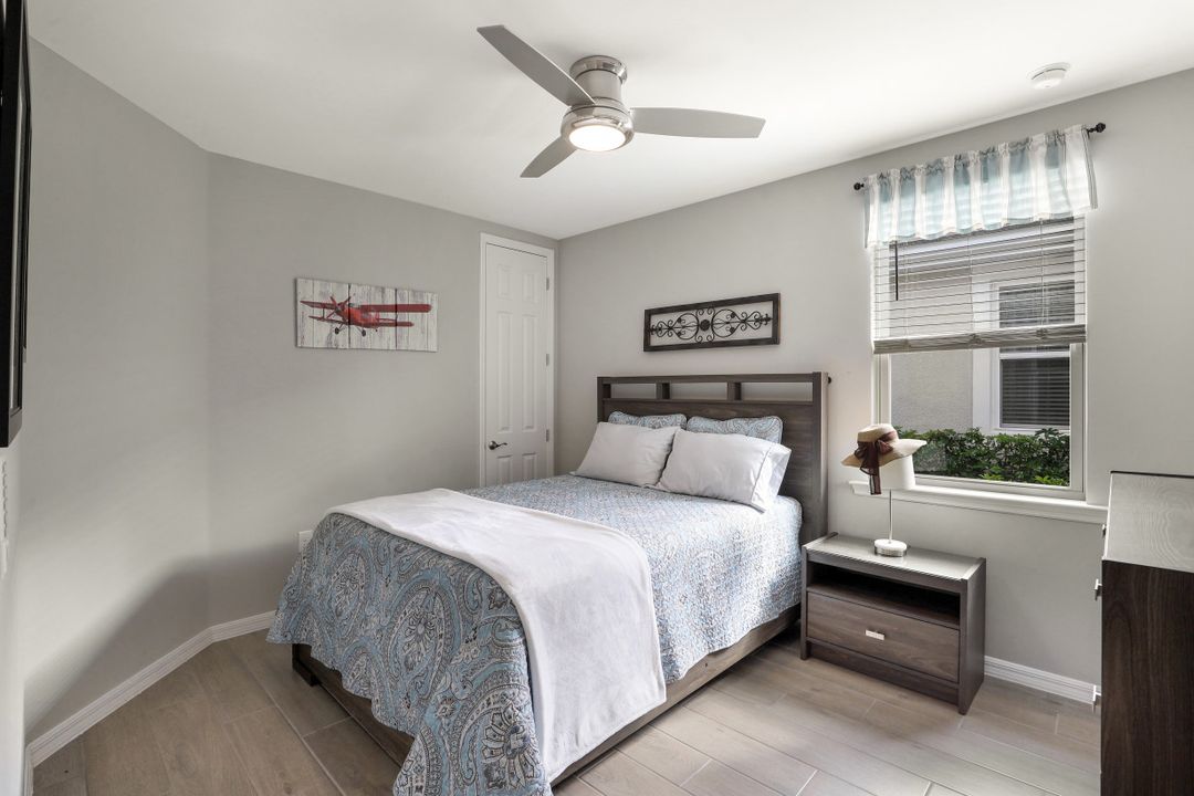 14708 Edgewater Cir, Naples, FL 34114