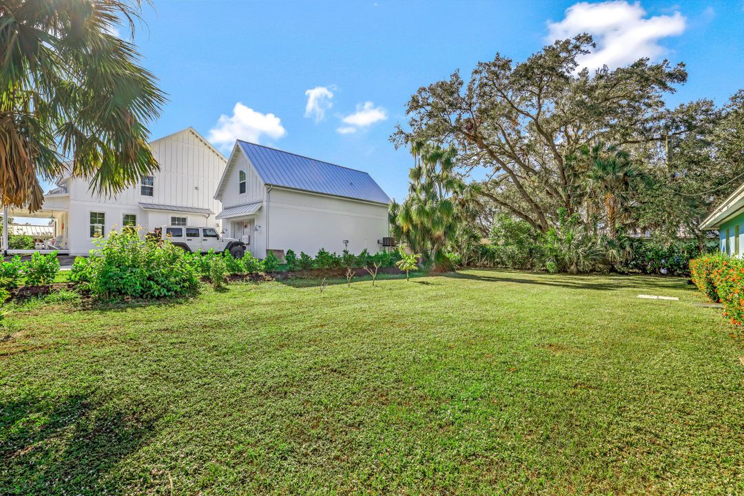 10390 River Dr, Bonita Springs, FL 34135