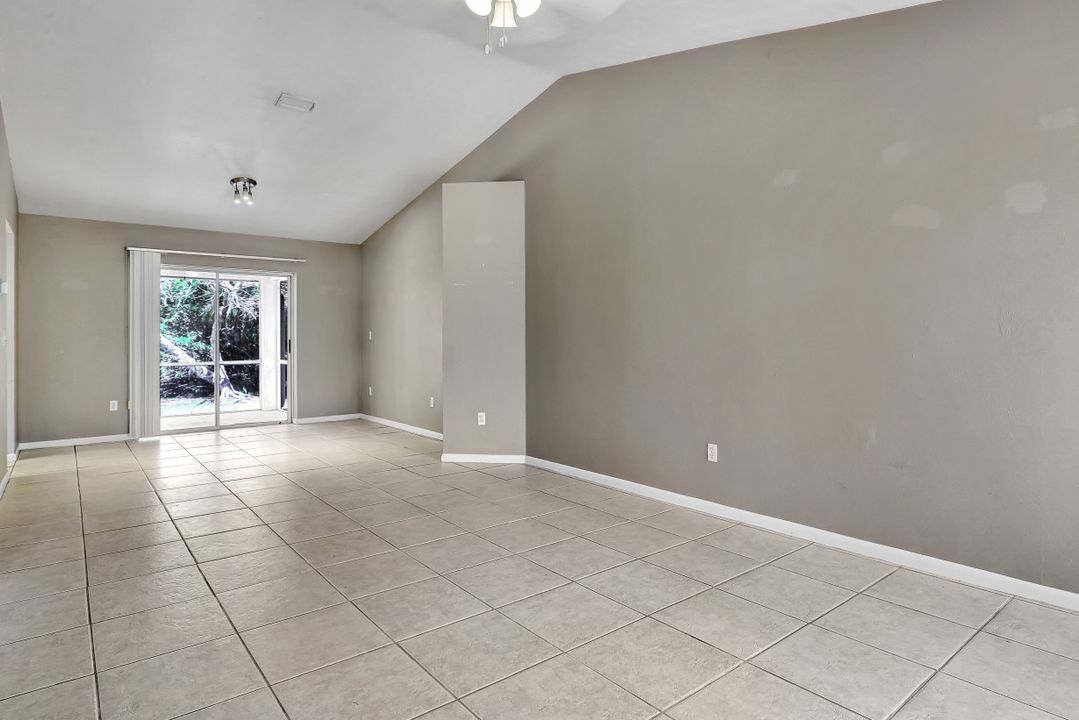 6581 Sable Ridge Ln, Naples, FL 34109