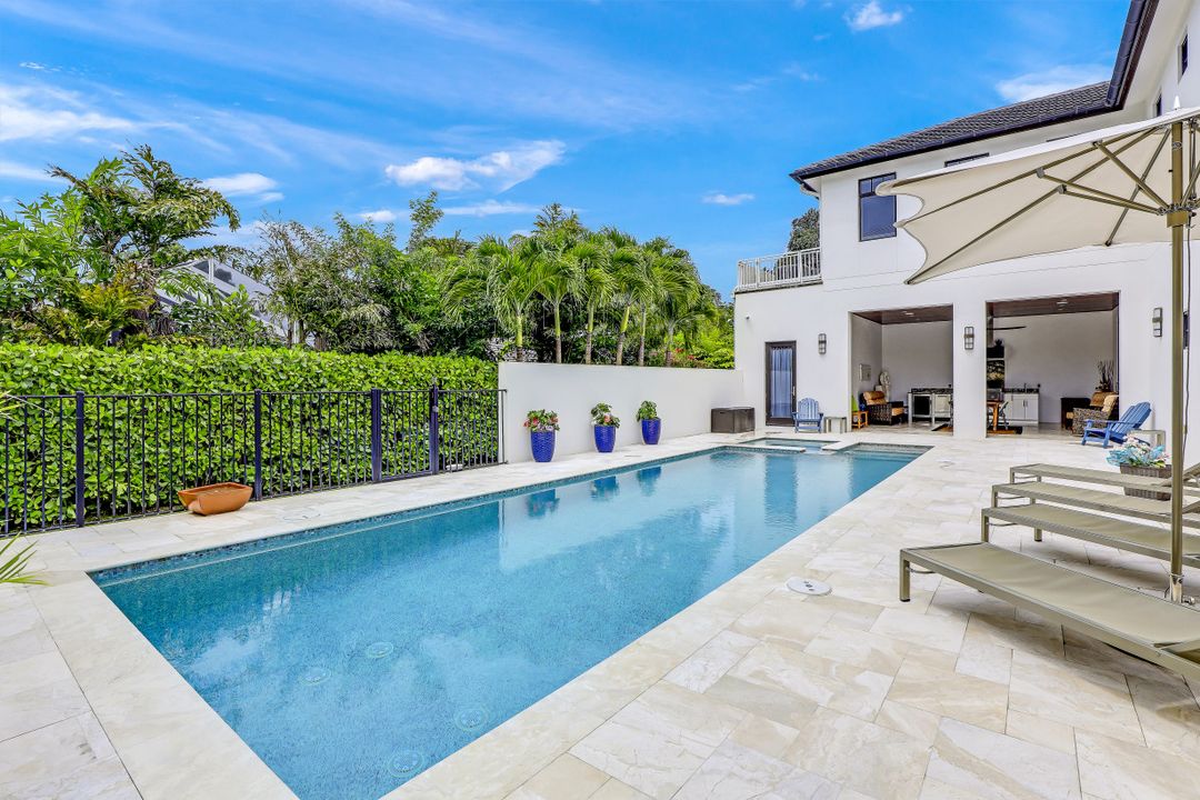 1824 Alamanda Dr, Naples, FL 34102