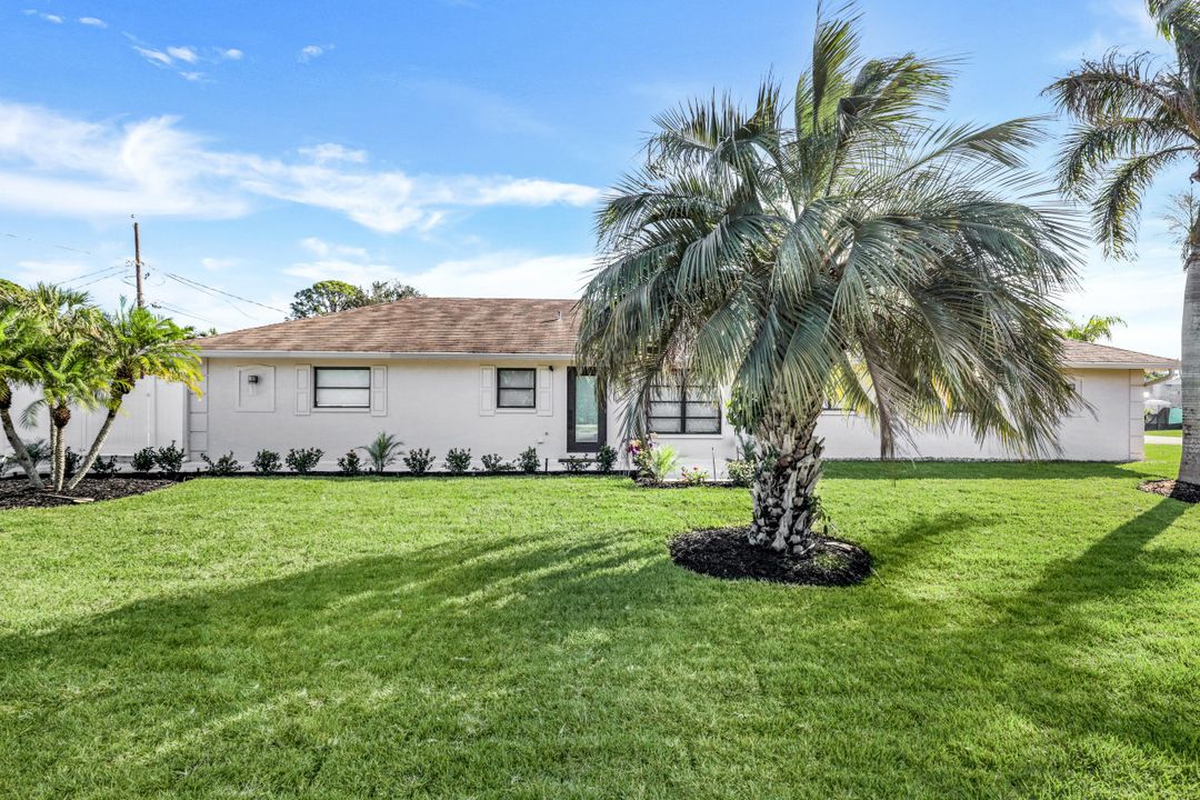 703 92nd Ave N, Naples, FL 34108