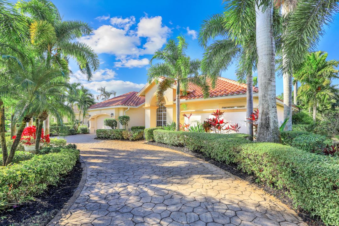 28384 Sombrero Dr, Bonita Springs, FL 34135