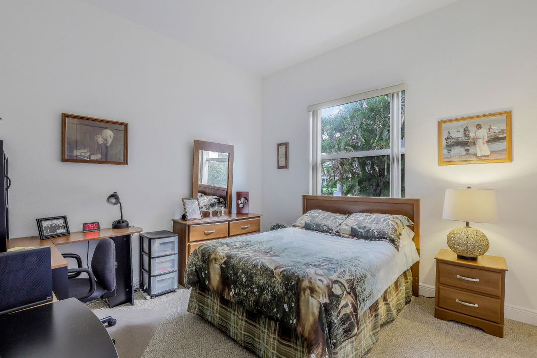 1985 Par Dr, Naples, FL 34120