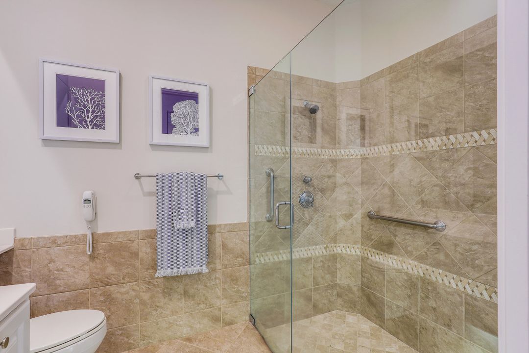 5500 Freeport Ln, Naples, FL 34119