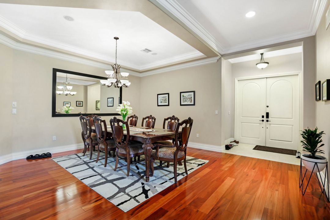 1434 Serrano Cir, Naples, FL 34105