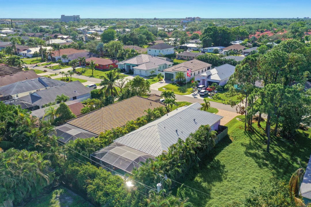 721 93rd Ave N, Naples, FL 34108