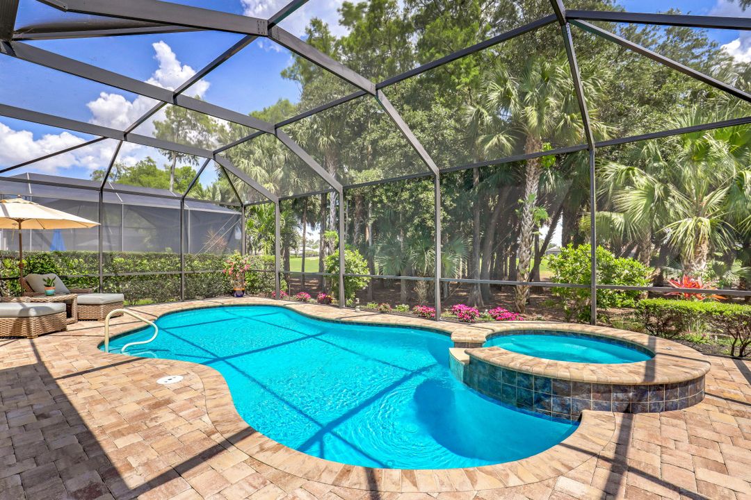 9374 Greyhawk Trl, Naples, FL 34120