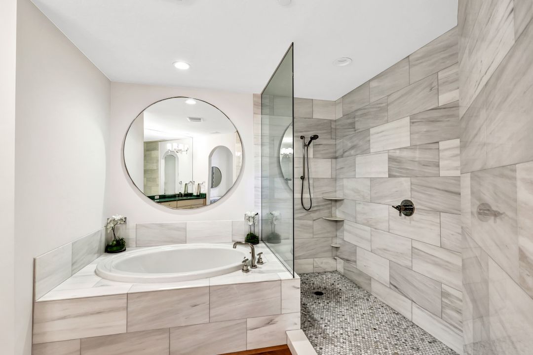 2538 Marquesa Royale Ln  #102, Naples, FL 34109