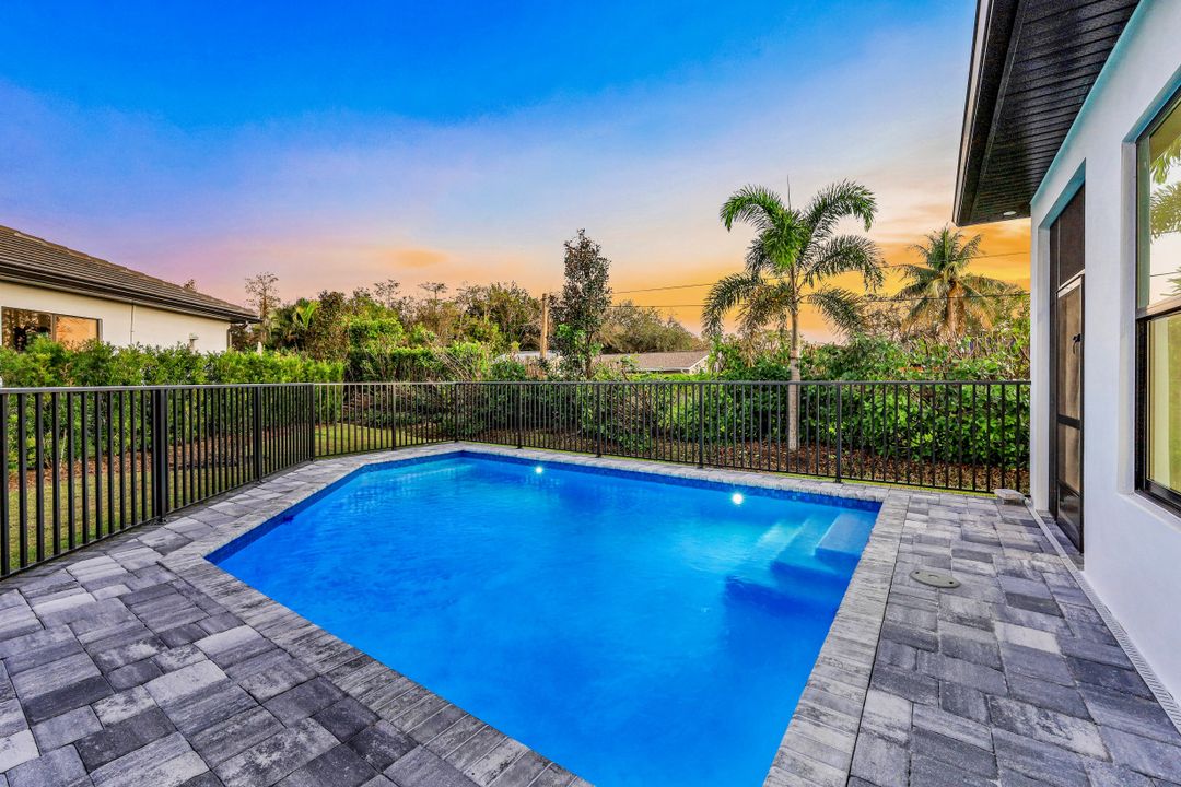 226 Legacy Ct, Naples, FL 34110