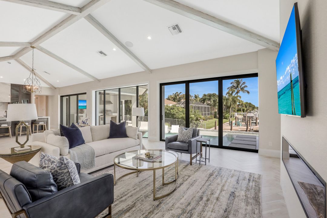 950 Bonita Ct, Marco Island, FL 34145