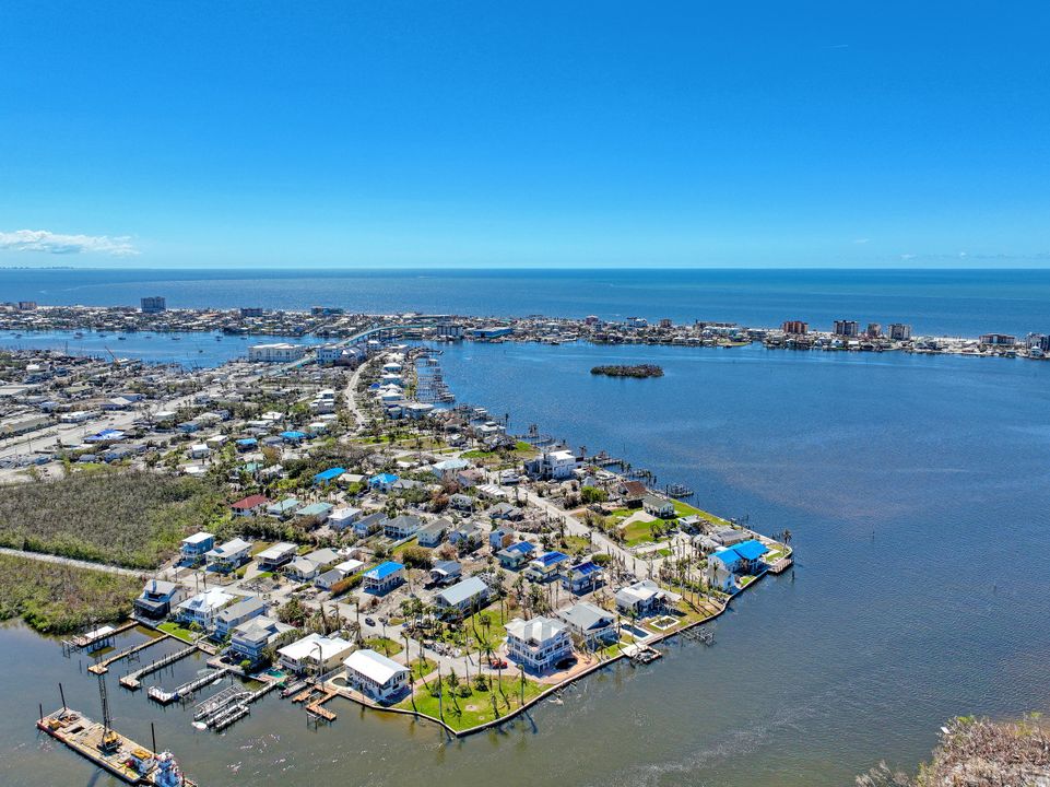 932 San Carlos Dr, Fort Myers Beach, FL 33931