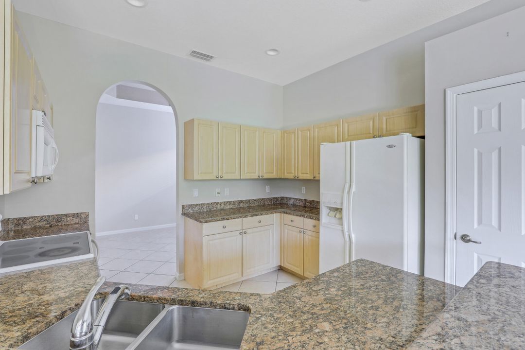 7826 Founders Cir, Naples, FL 34104